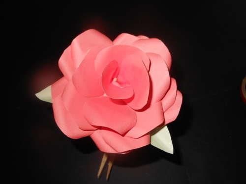 Как сделать розу из гофрированной бумаги